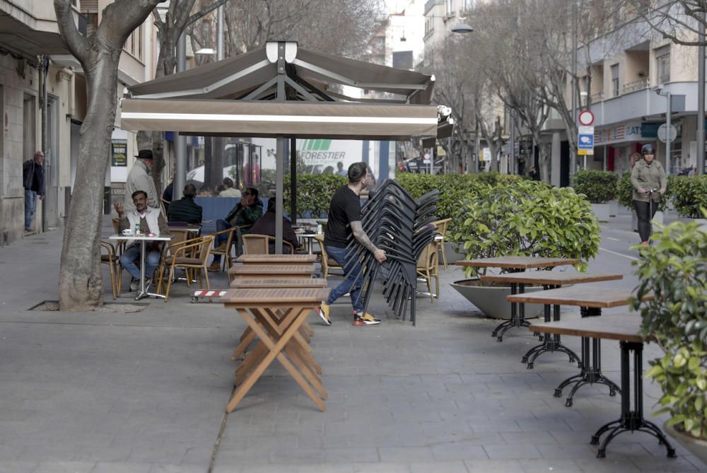 Primer día de aplicación de la nueva ordenanza de terrazas de Palma