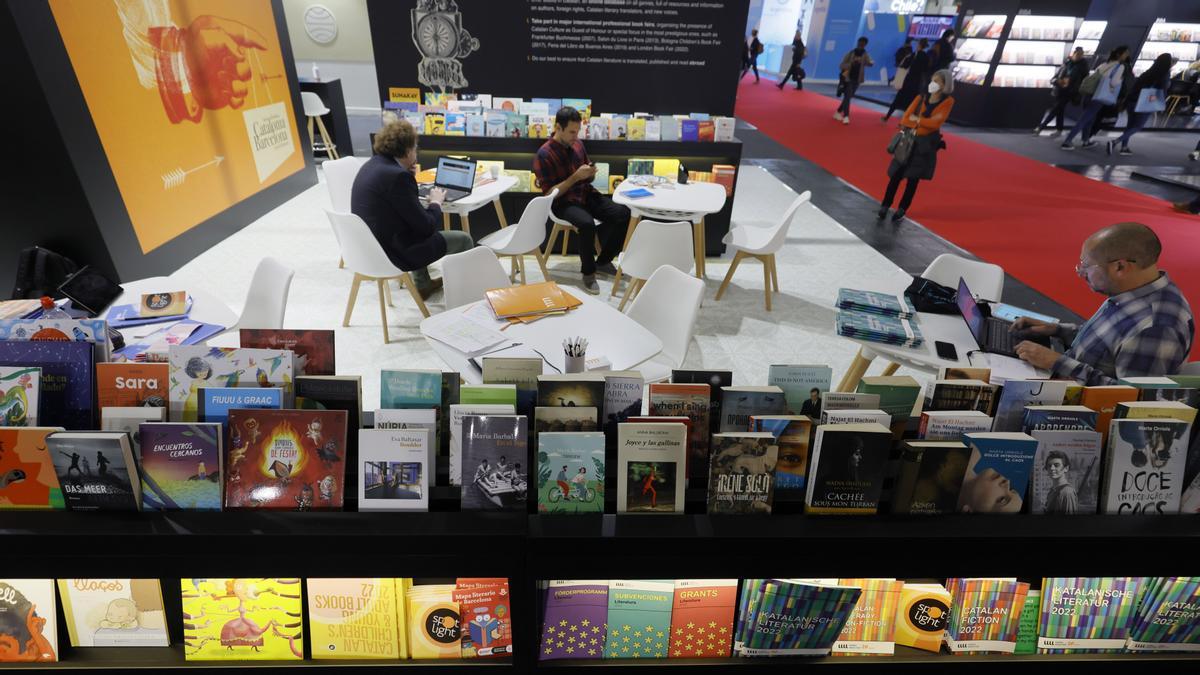 Frankfurt Am Main (Germany), 21/10/2022.- Books on display at the Spanish booth at the Frankfurt International Book Fair 2022 in Frankfurt am Main, Germany, 21 October 2022. The 74th Frankfurt Book Fair runs from 19 to 23 October 2022. This year's Guest of Honor Country is Spain. (Alemania, España) EFE/EPA/RONALD WITTEK