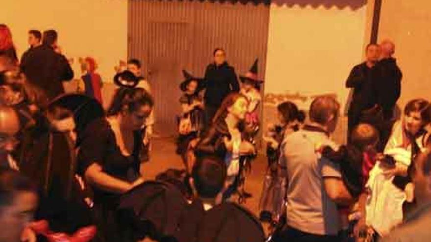 Los vecinos de San Isidro celebran Halloween