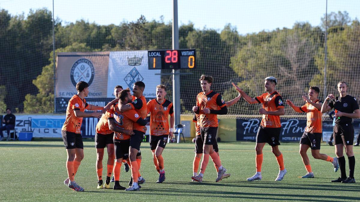 Los jugadores de la Penya Independent celebran un gol en una imagen de archivo