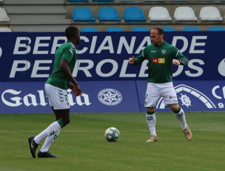 Instantes del encuentro entre la Pionferradina y el Elche.