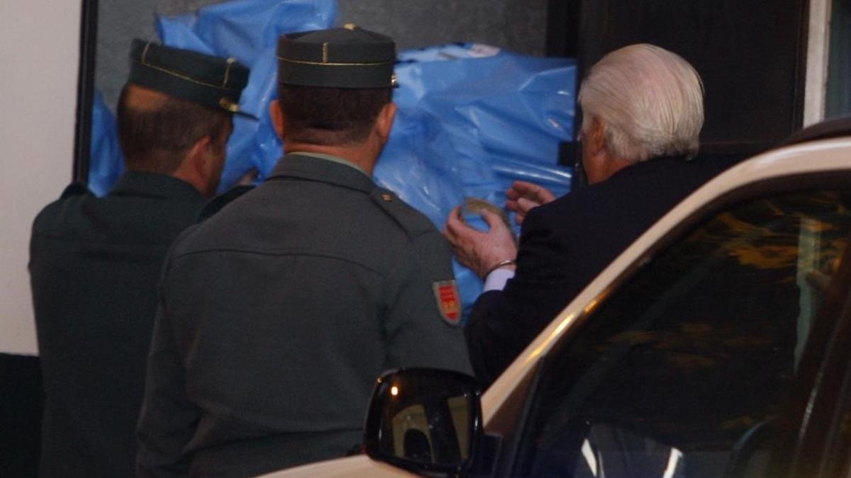 Macià Alavedra, tras ser detenido, entrando en la Audiencia Nacional, el 30 de octubre del 2009.