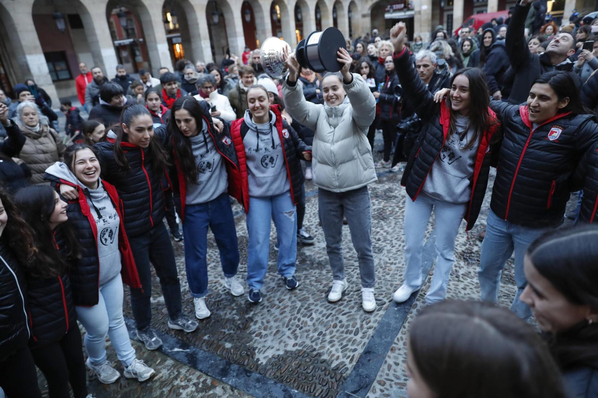 La recepción en el Ayuntamiento a las jugadoras del Telecable Gijón, en imágenes