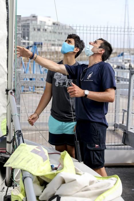 Nueva normalidad en las escuelas de vela de Gijón