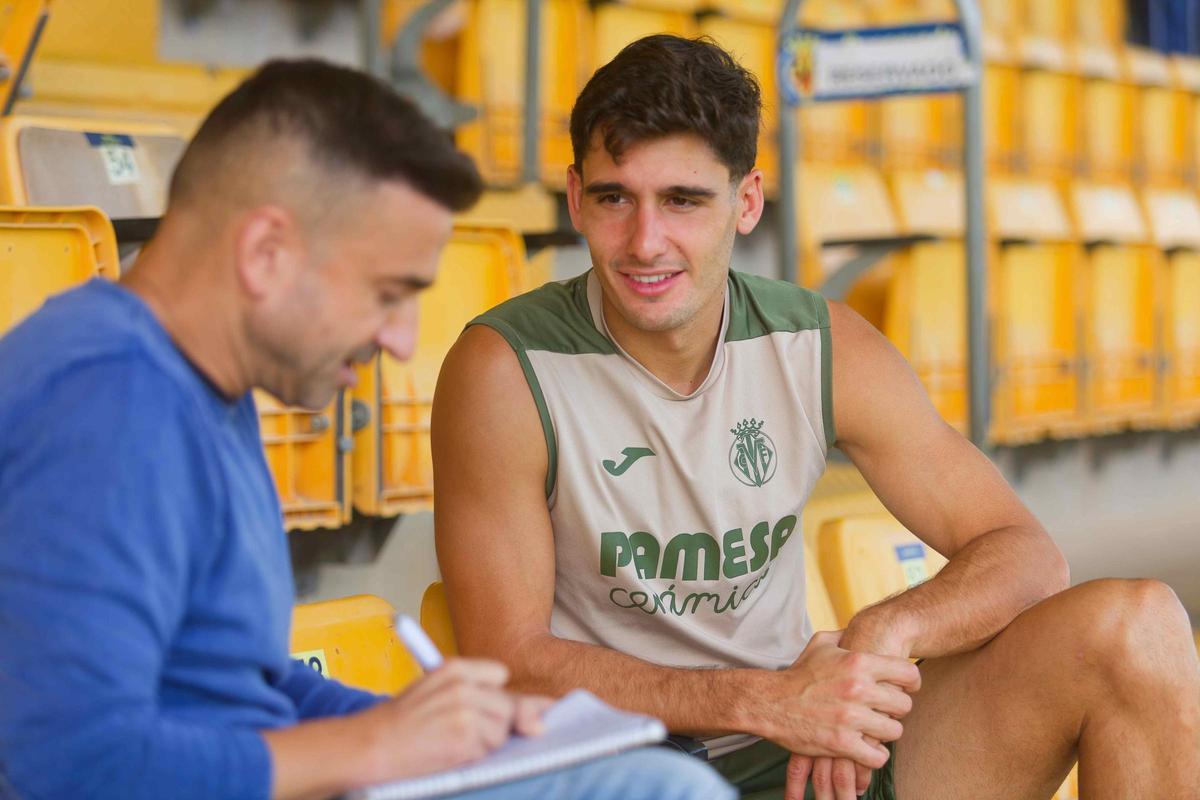 Sergi Cardona atendió a 'Mediterráneo' en el Mini Estadi de la Ciudad Deportiva del Villarreal CF.