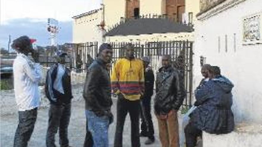 La Guardia Civil detiene a dos personas en Sueca por explotar a 60 senegaleses