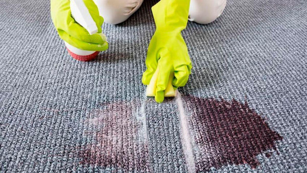 MERCADONA | El secreto de Mercadona para eliminar las manchas de la alfombra  de una sola pasada