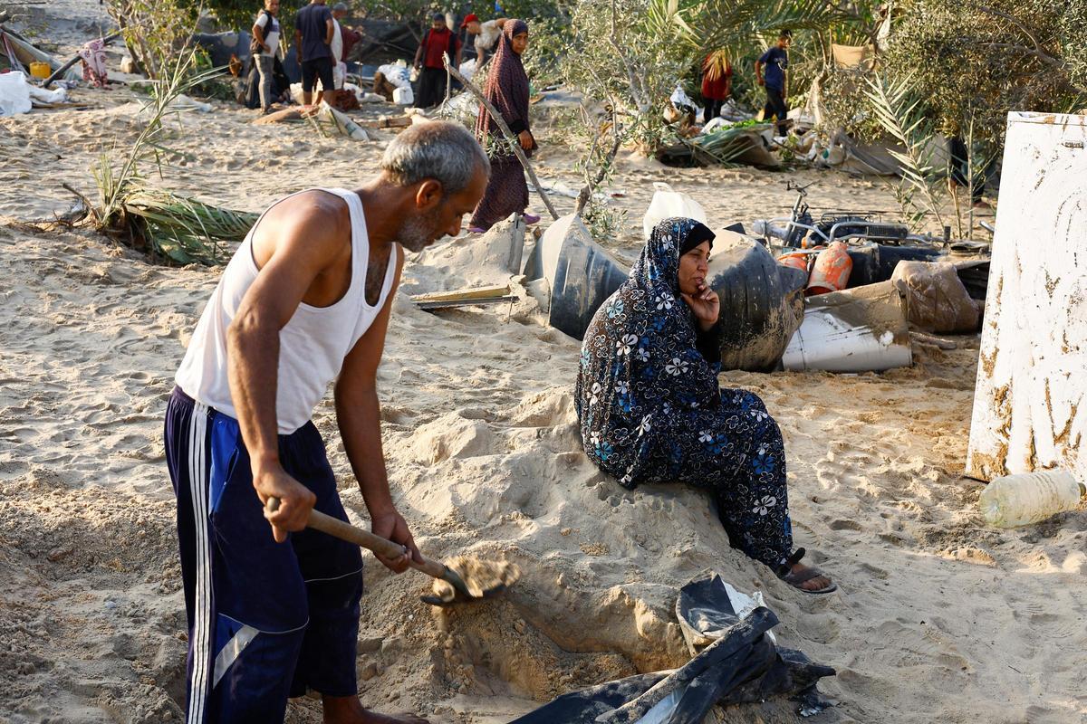 Decenas de muertos en un ataque israelí en una zona humanitaria cerca de Khan Younis