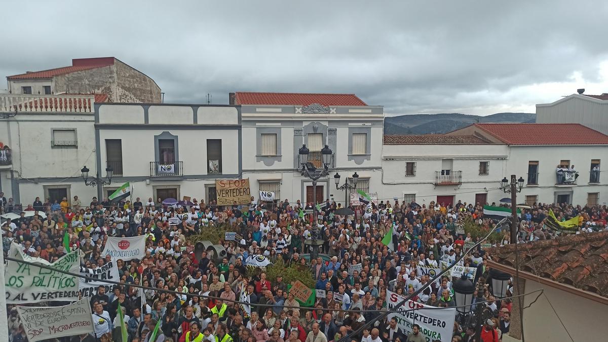 Protesta por el macrovertedero el pasado sábado en Salvatierra de los Barros.
