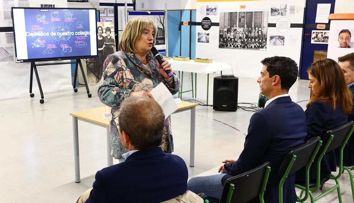 La consejera de Educación en funciones, Tomasa Hernández, en la celebración del centenario del CEIP Aljafería de Zaragoza.