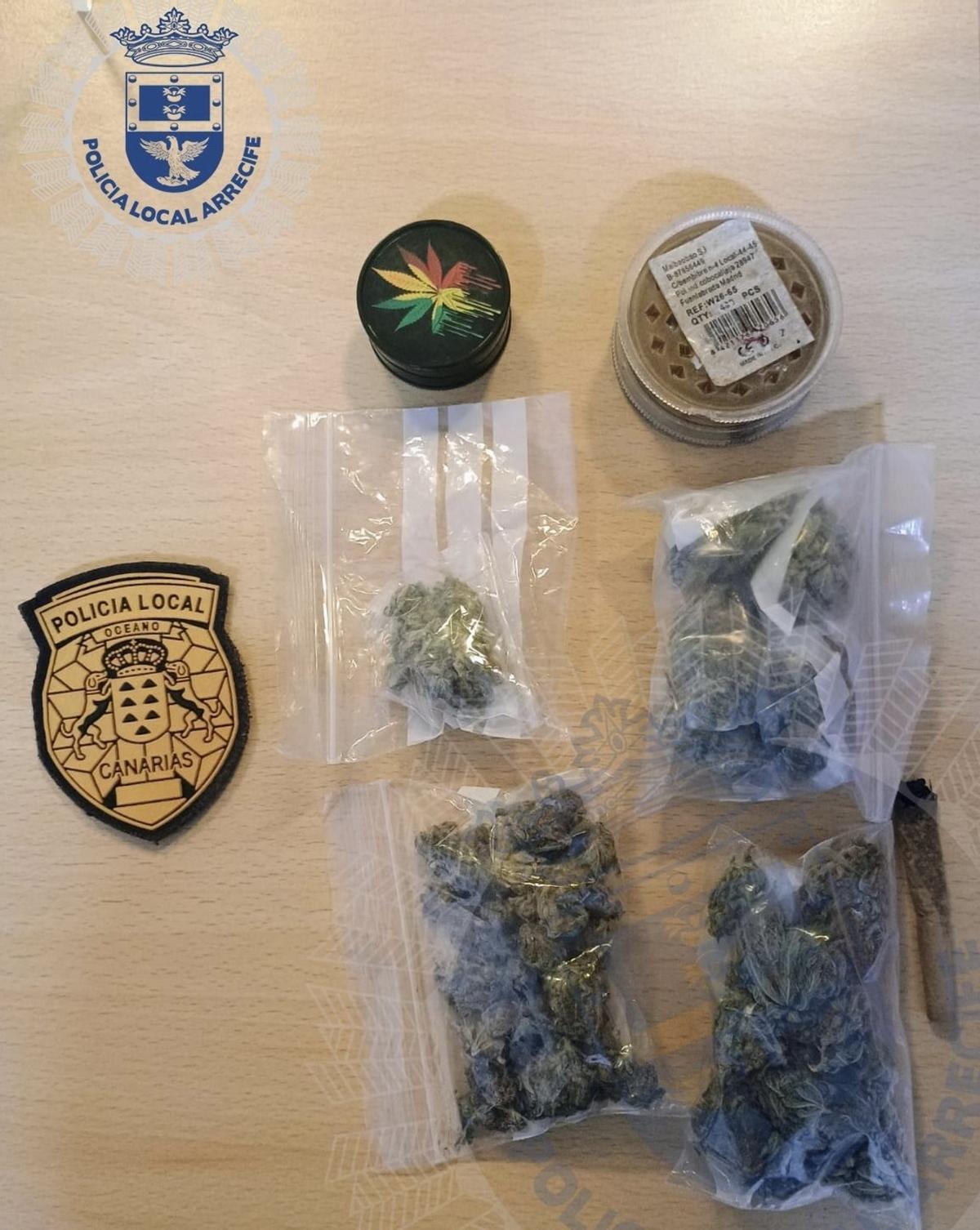 Droga incautada por la Policía Local de Arrecife a un hombre que huyó en su coche