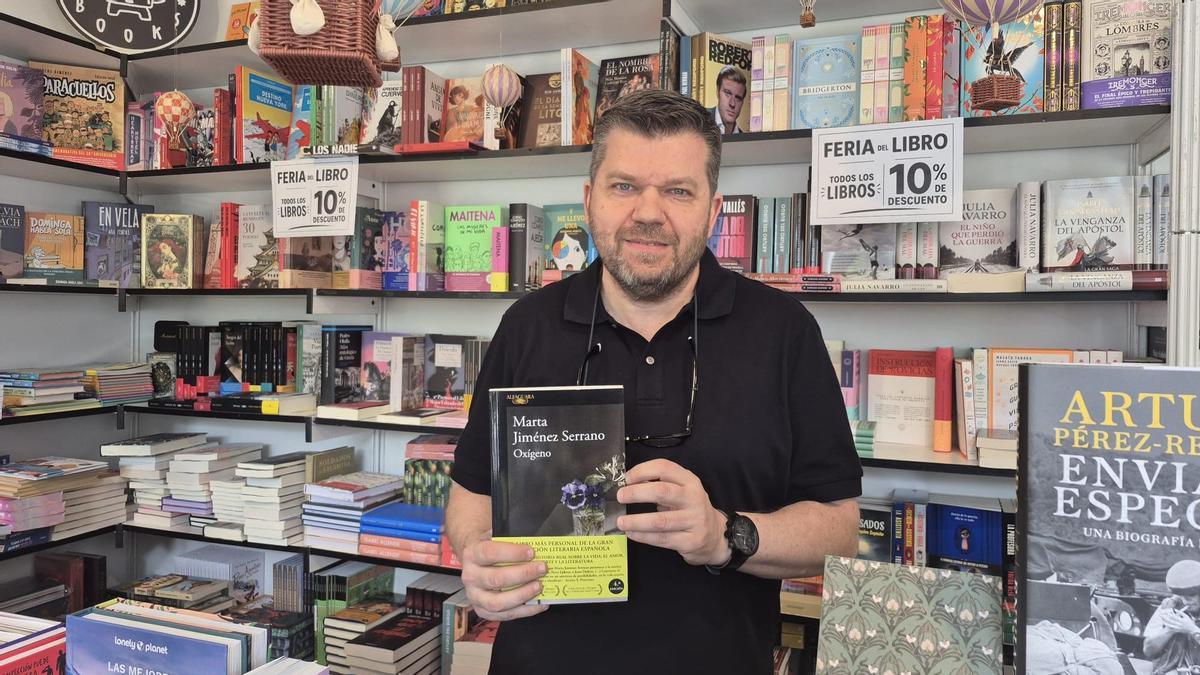 Enrique Moreno, de Strass, recomienda 'Oxígeno', de Marta Jiménez Serrano.