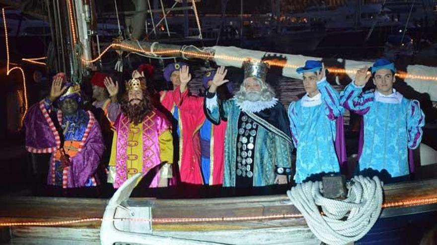 Llegada de los Reyes Magos a Palma en la cabalgata 2015.