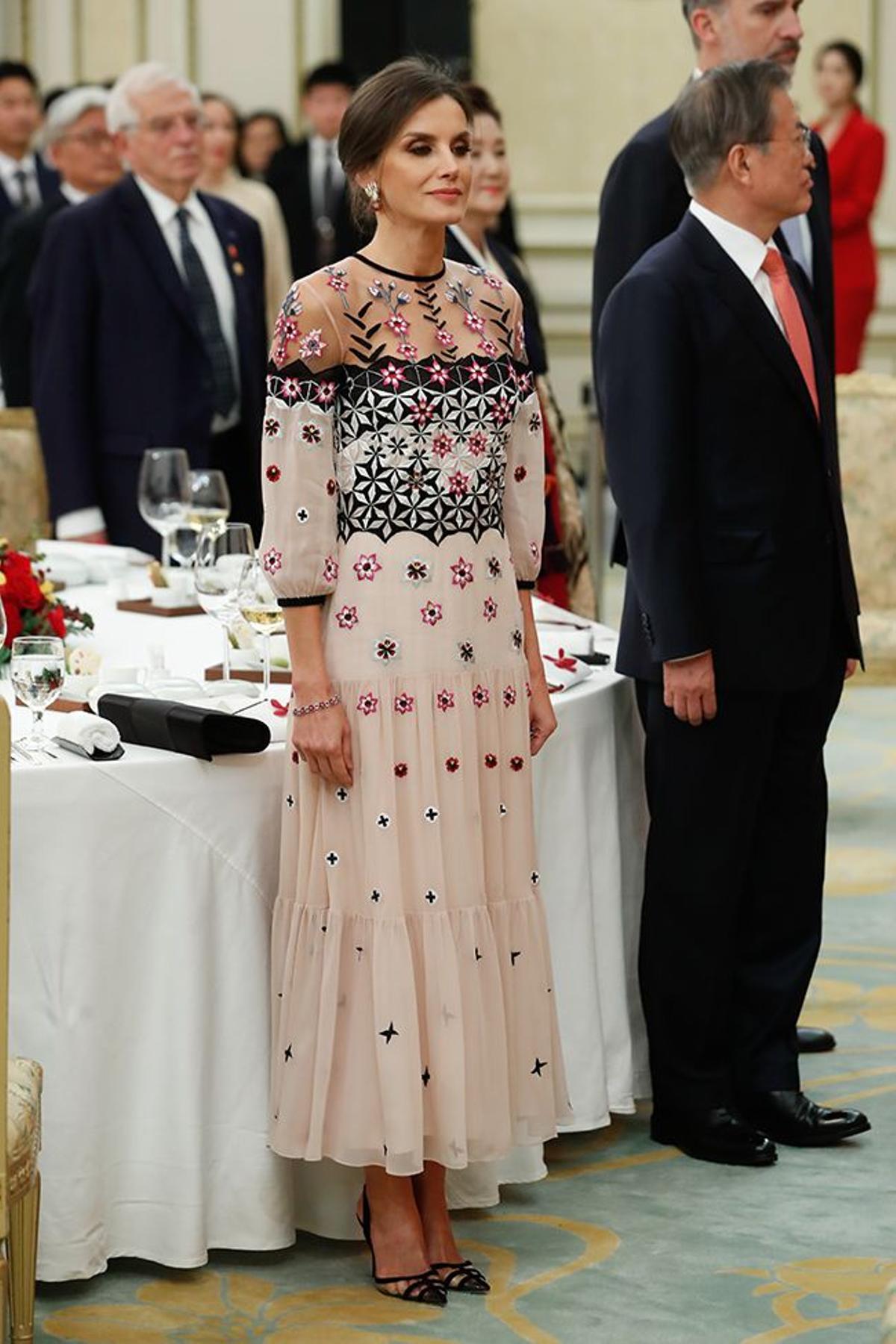 Letizia Ortiz con vestido de Temperley London en Corea