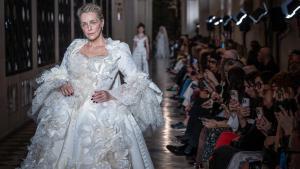 Desfile de Vivienne Westwood novias en la Universitat de Barcelona