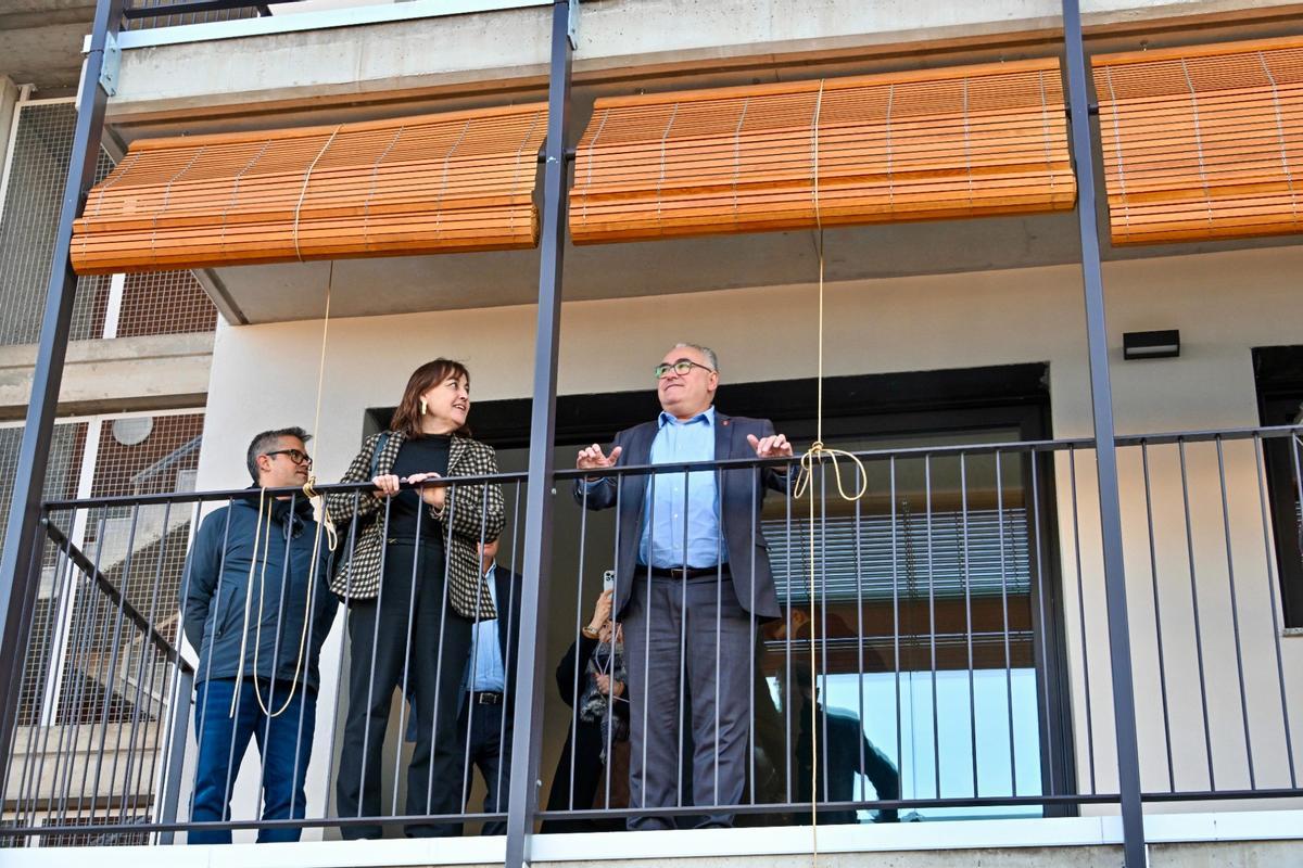 La consellera Paneque i l'alcalde de Montcada i Reixac, Bartolomé Egea, en la vista on va presentar el pla