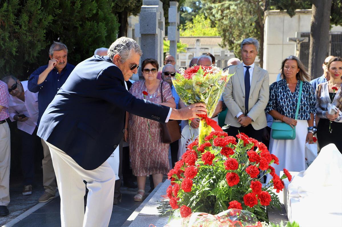 Ofrenda floral a Manolete