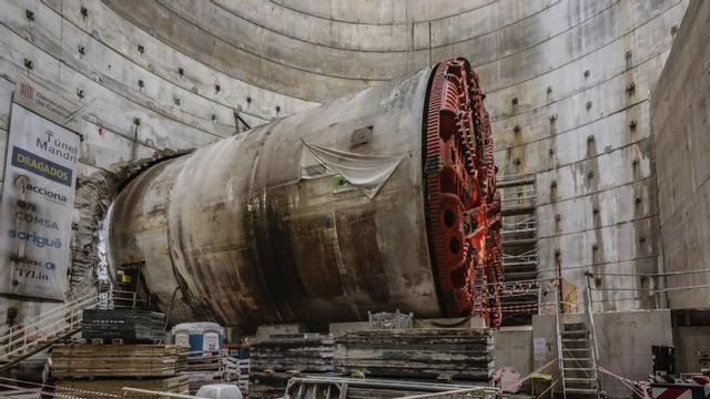 Imatge de la tuneladora de la línia 9 del metro, a la futura estació de Mandri. | JORDI BORRÀS / ACN