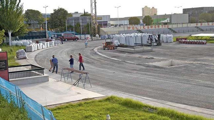 Las obras sobre la pista de atletismo del Príncipes de España.