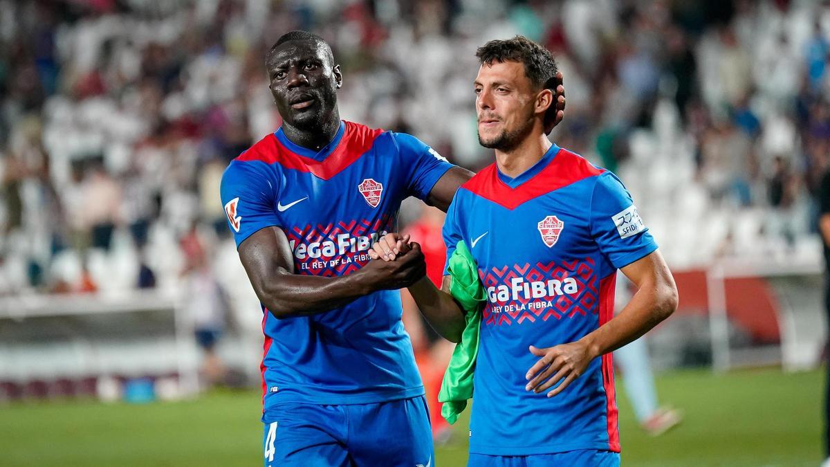 Óscar Plano, junto a Bambo Diaby