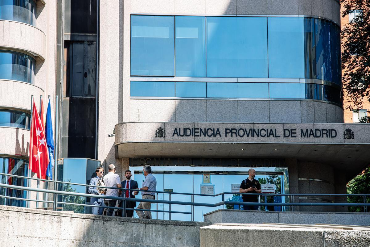 Dos joves, condemnats a 22 anys de presó per matar un estudiant per robar-li un iPhone a Madrid
