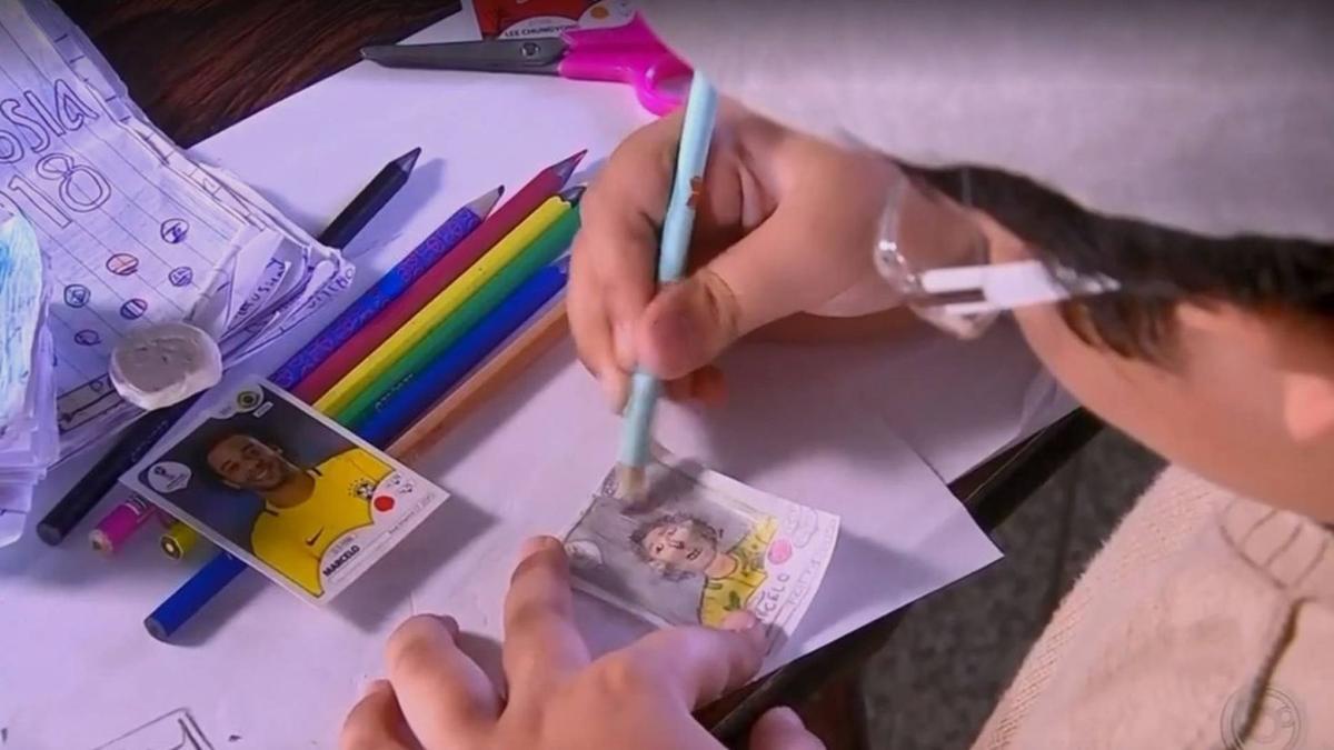 Pedro Henrique Blaco, un niño de ocho años de São Paulo (Brasil) dibuja su propio álbum del mundial