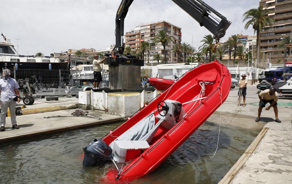 Rescatan a la tripulación de una embarcación que se hundía en Torrevieja