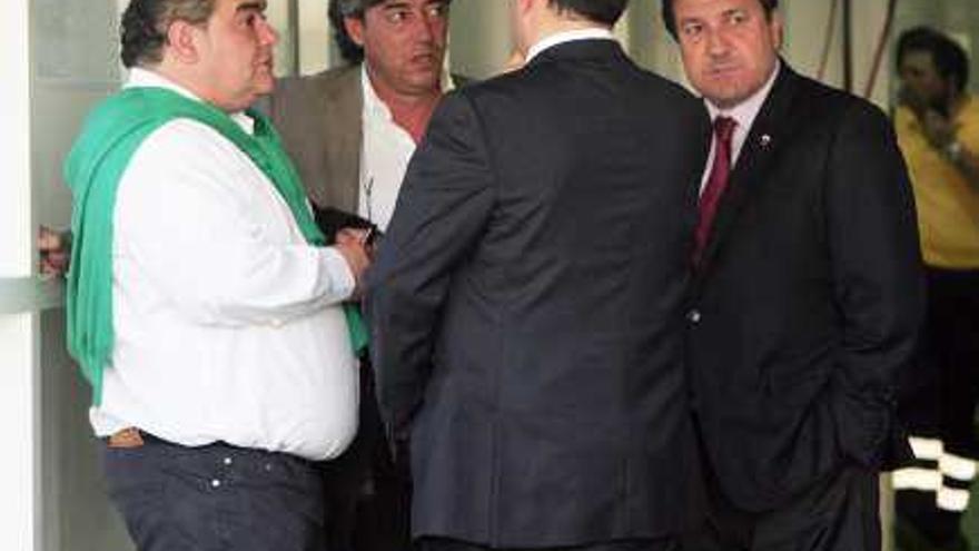 Sepulcre, junto al director deportivo, Jesús de Huerta, y Toño García Hita.