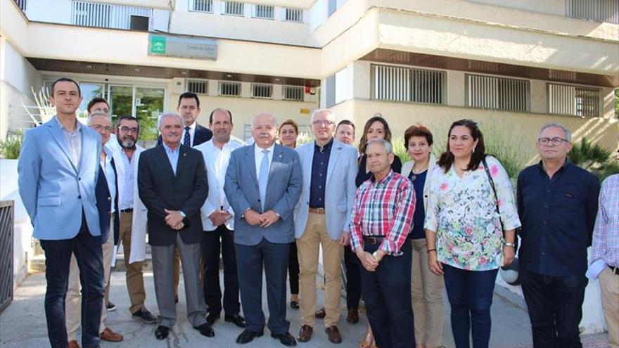 Aguirre anuncia más especialidades para el futuro hospital de Lucena