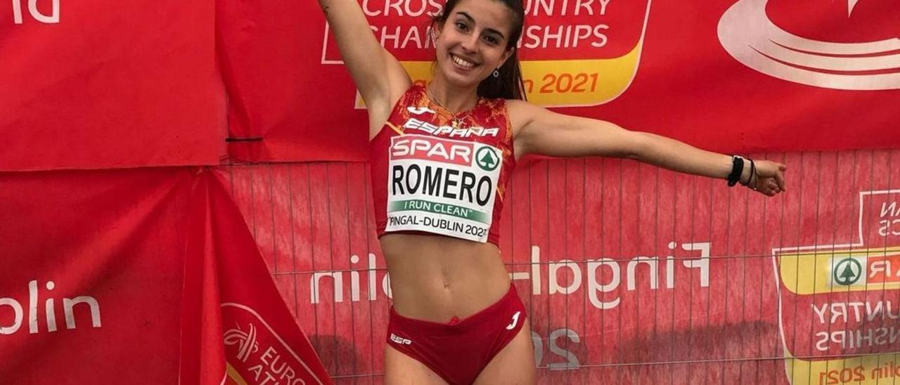La atleta formenterense Andrea Romero, en una imagen con el equipo español sub-23 en el Campeonato de Europa de Cross, celebrado en diciembre en Dublín (Irlanda). | INFORMACIÓN