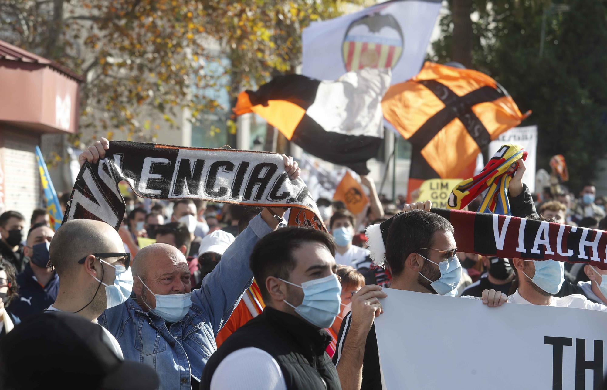 Manifestación contra Peter Lim