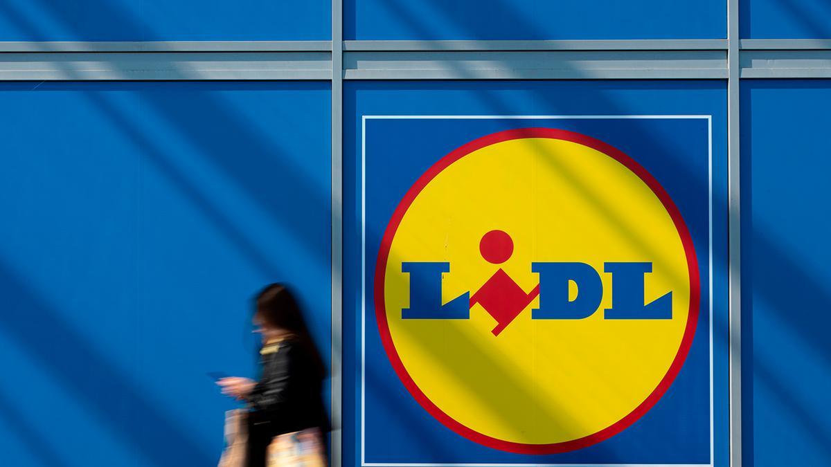 Mañana se esperan colas kilométricas en Lidl para conseguir los pantalones de lino de color crema y bajo campana más baratos: muy cómodos y en muchas tallas
