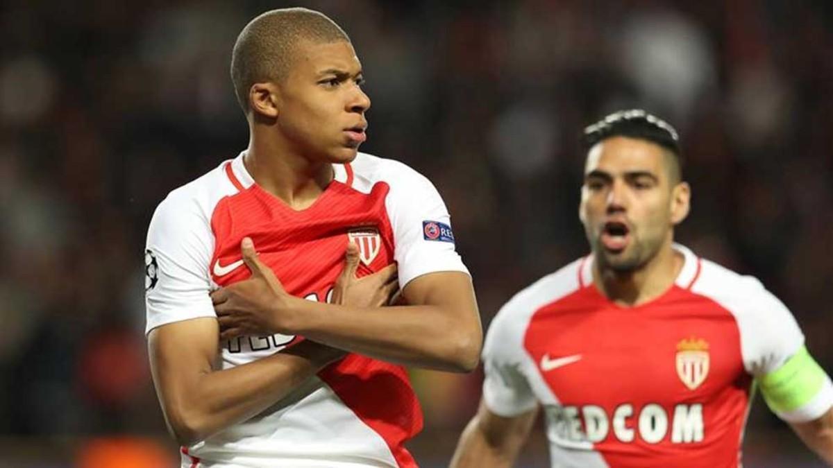 Kylian Mbappé, junto a Falcao, en su etapa como jugador del Mónaco.