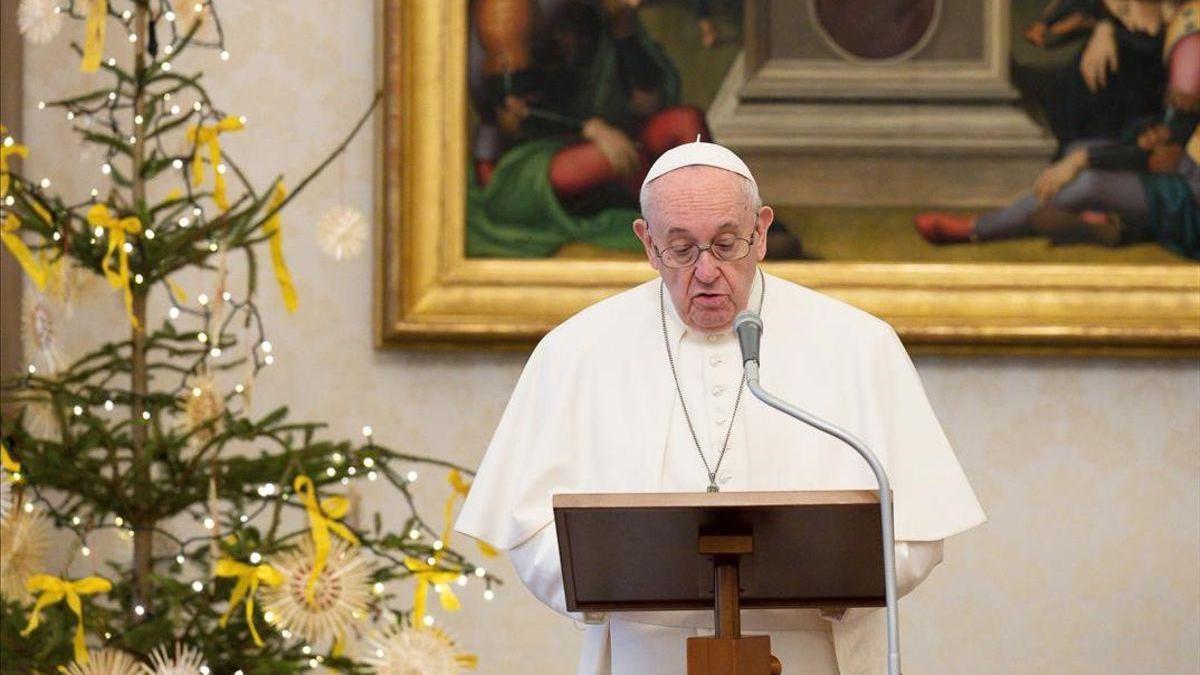 El Papa permite formalmente más roles para las mujeres en la Iglesia