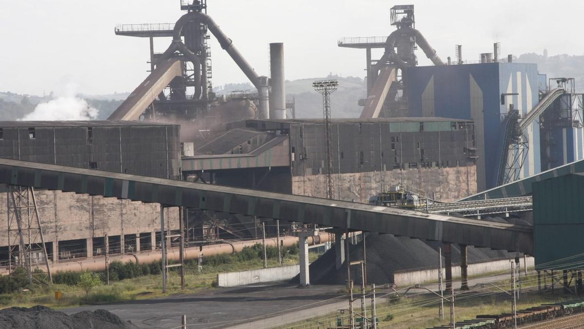 Los hornos altos de ArcelorMittal en Gijón.