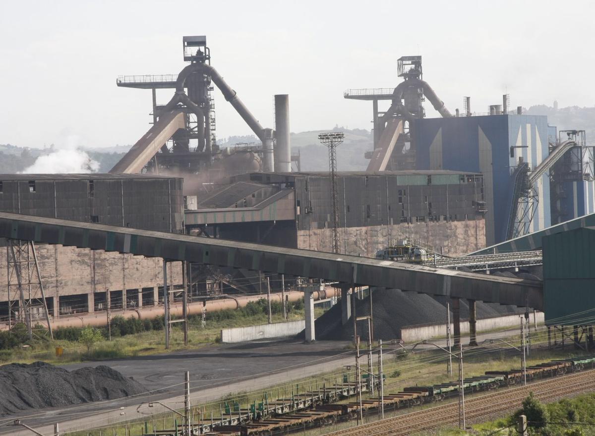 Los hornos altos de ArcelorMittal en Gijón. | MARCOS LEÓN