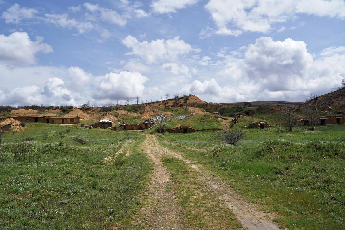 Las bodegas del Cubo de Benavente después de los incendios de 2025.