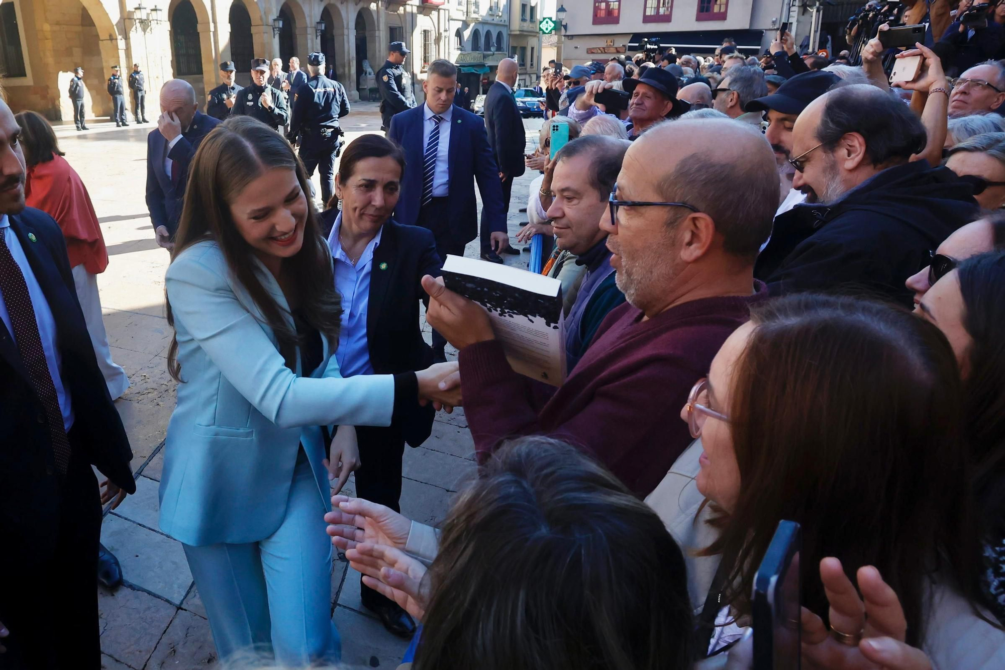 EN IMÁGENES |  Así fueron los primeros actos de la Princesa Leonor en solitario en Asturias: Alcaldesa Honoraria de Oviedo y Medalla de Asturias