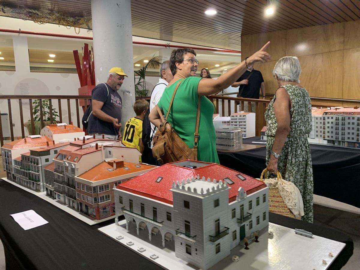 Gene Muíños Reboredo expone en «A nosa pequena vila» maquetas a escala de edificios de Redondela