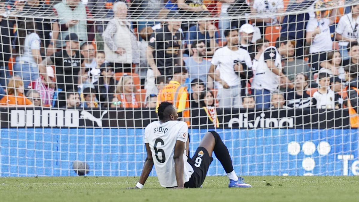 VALENCIA CF La ‘zona Meriton’ consume al Valencia CF