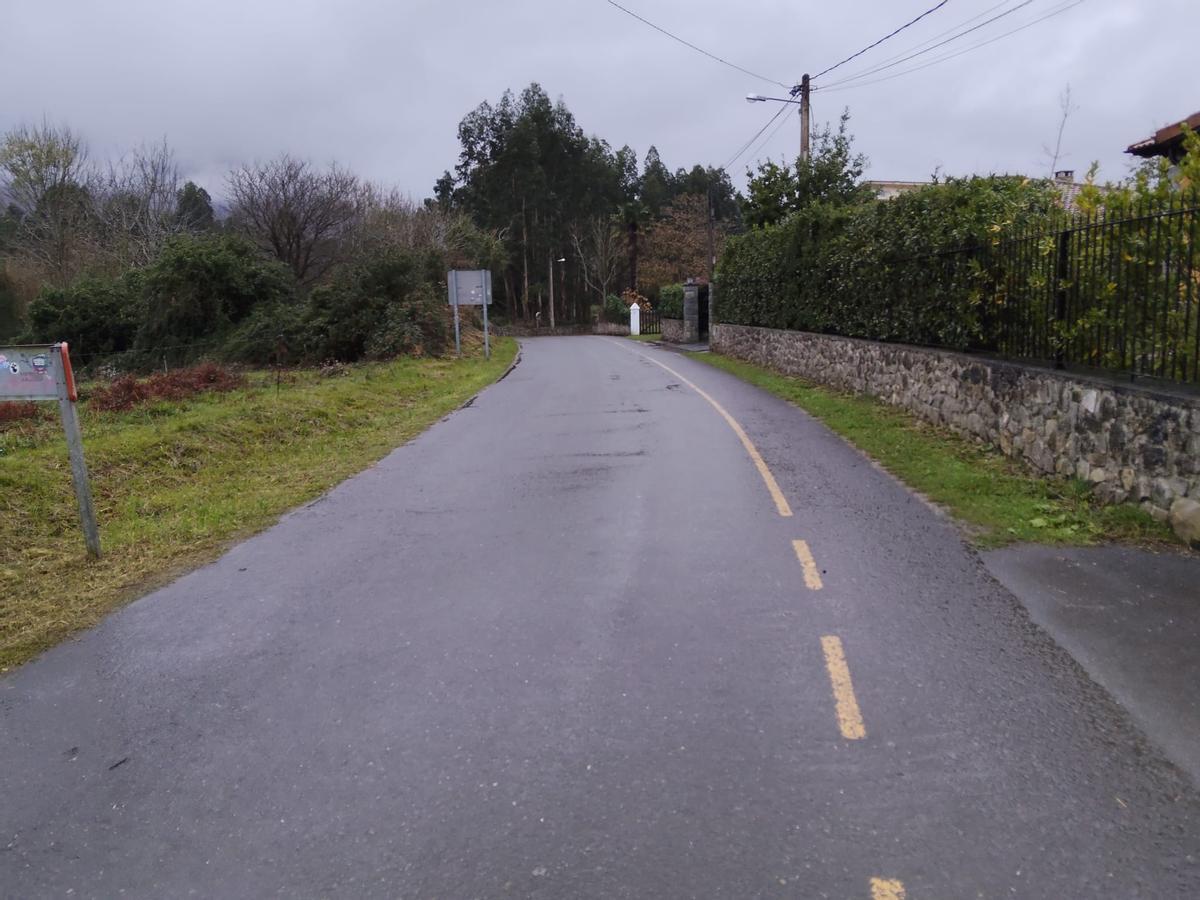 Obras de limpieza y desbroce en varios pueblos de Llanes Obras de limpieza y desbroce en varios pueblos de Llanes