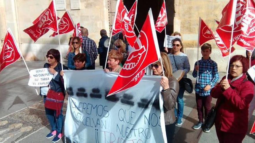 Concentraciones de ayer en Elche (arriba) y Orihuela.