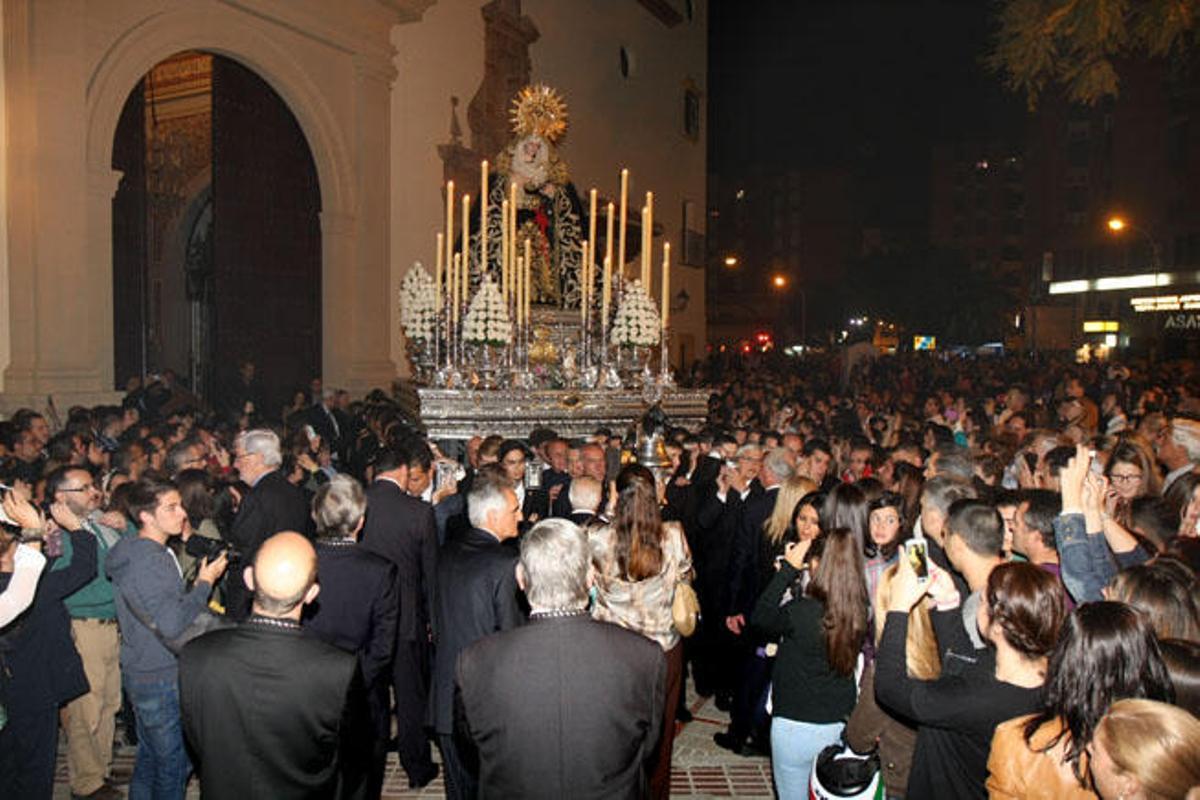 Mucho público en el traslado de los titulares de Expiración por El Perchel.