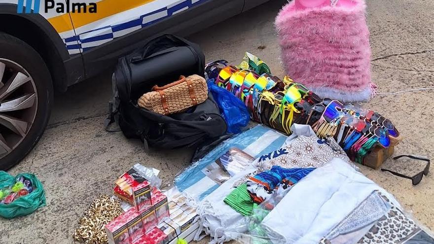Confiscadea mercancía ilegal de venta ambulante