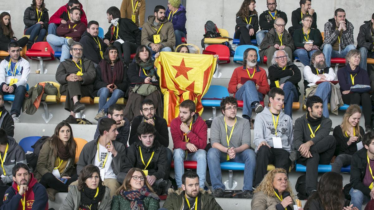 Participantes en la asamblea que la CUP celebró en Sabadell en diciembre del 2015.