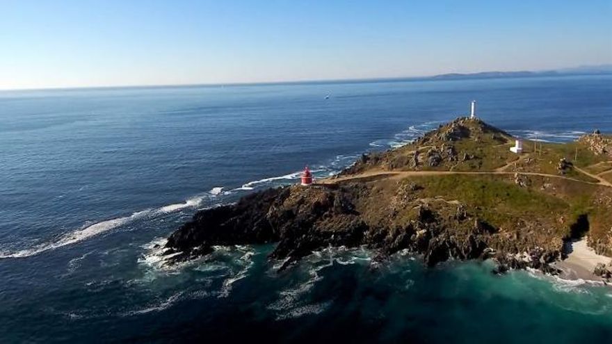 Un paseo por las nubes: Cabo Home, la punta que mira de tú a tú a las Cíes