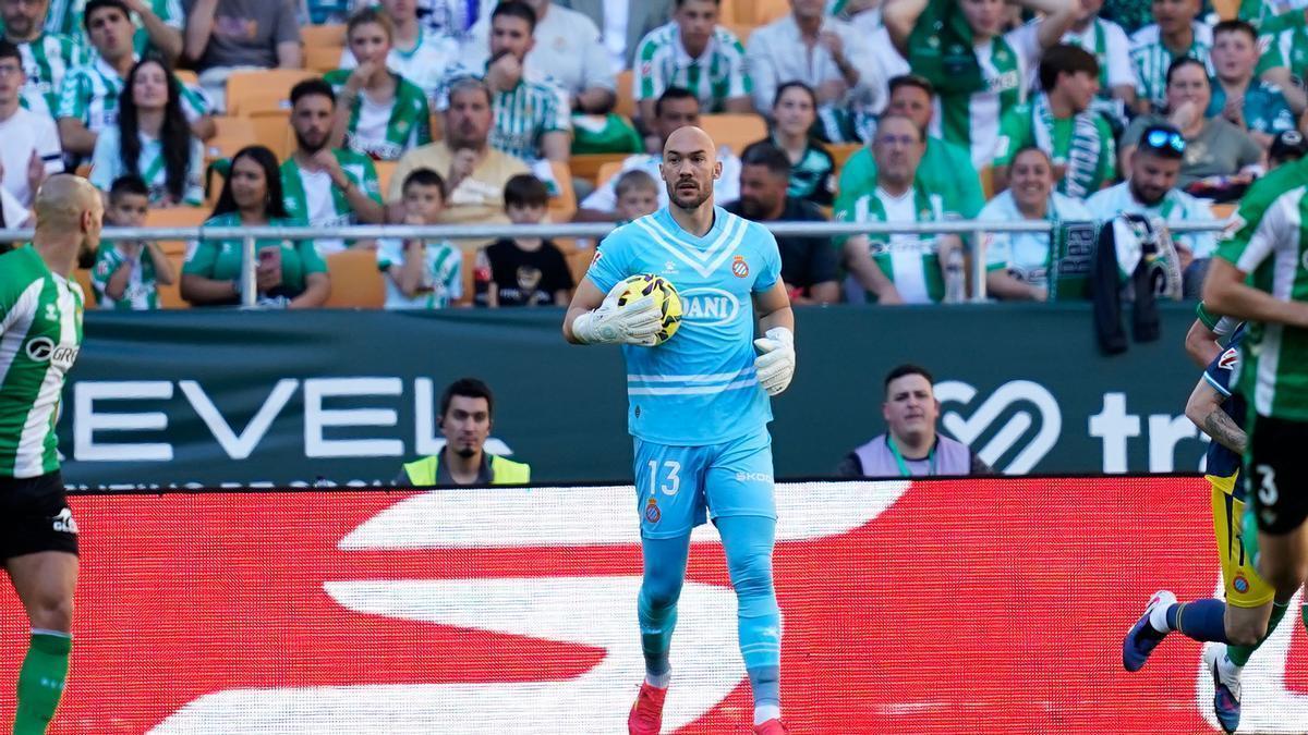 Dmitrovic 'despeja' dudas emulando al mejor Joan García