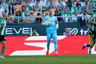 Dmitrovic 'despeja' dudas emulando al mejor Joan García