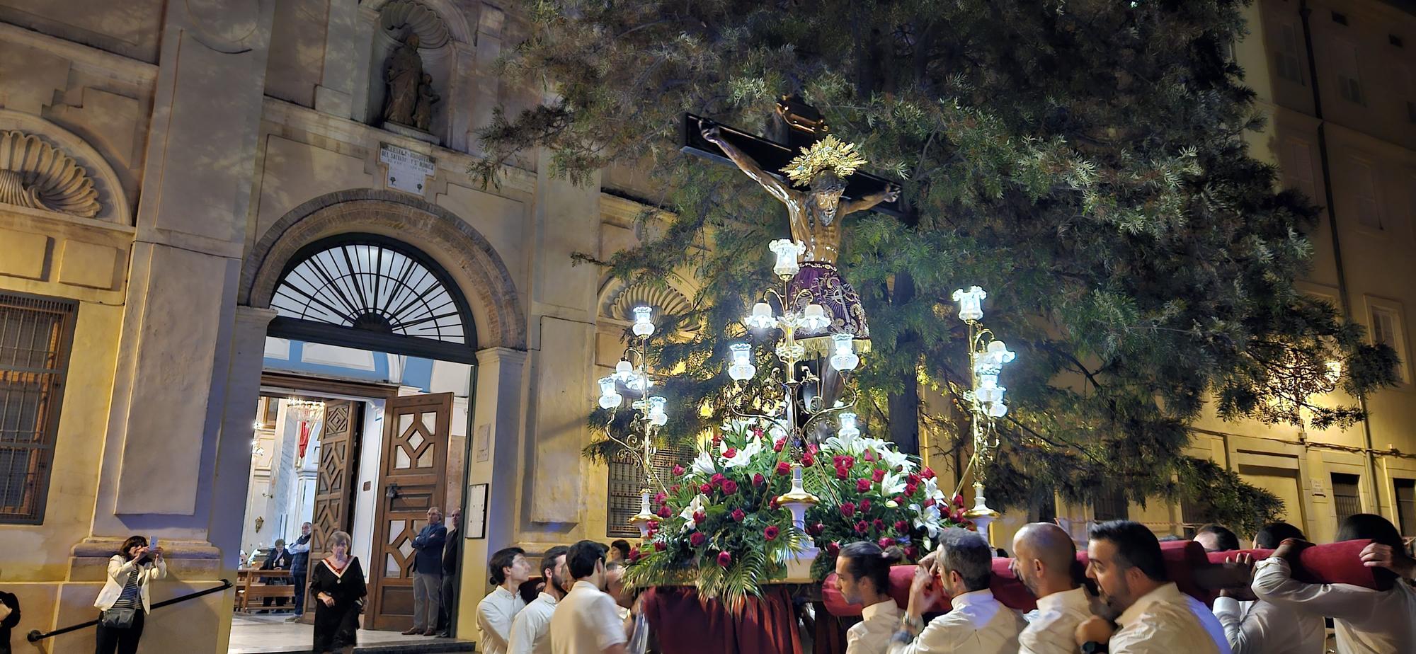 Laura, Paula, las cortes y las fallas de Zaidía acompañan al Cristo de la Fe