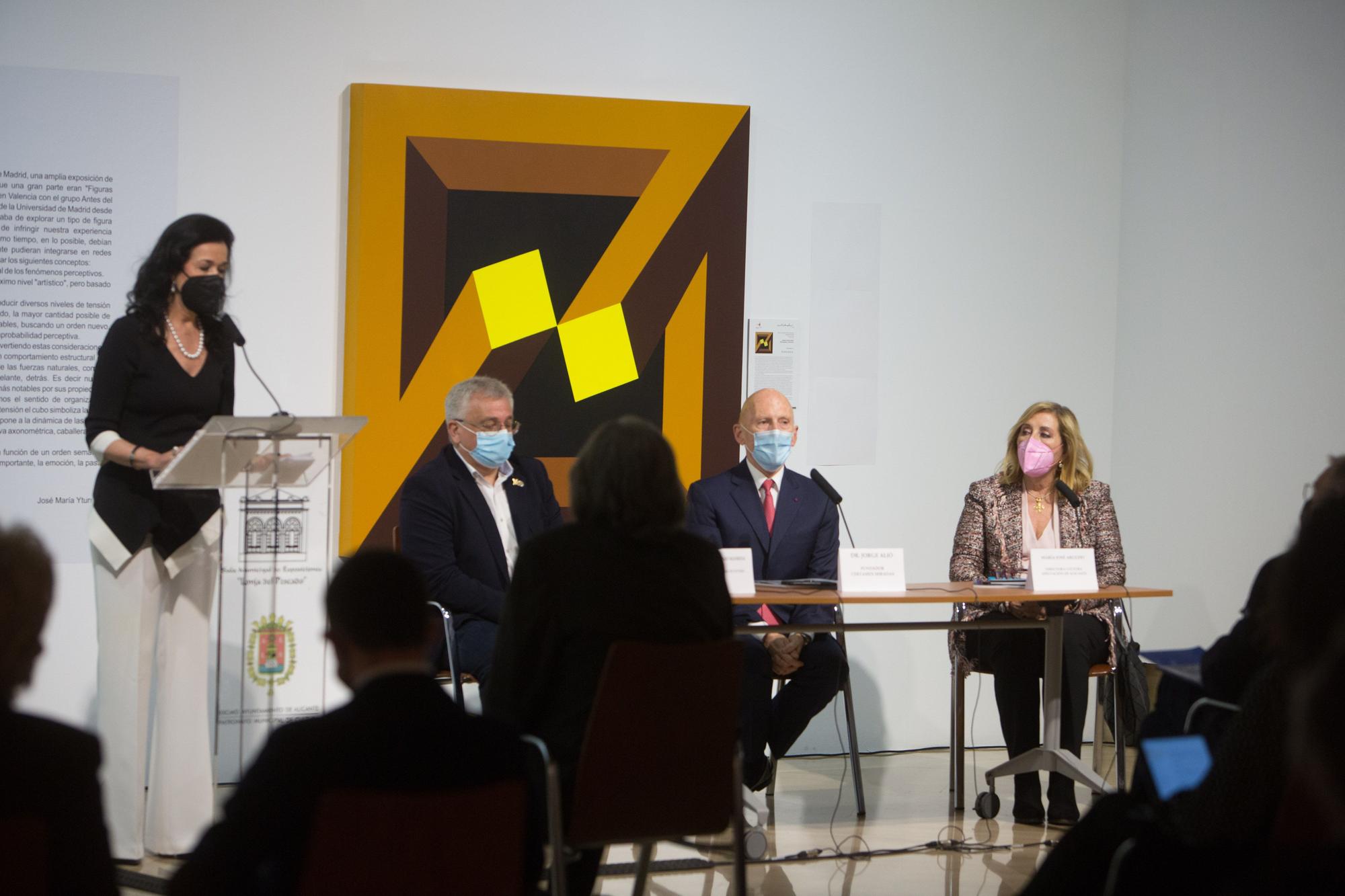 Inauguración de la exposición de los Premios Miradas de la Fundación Alió